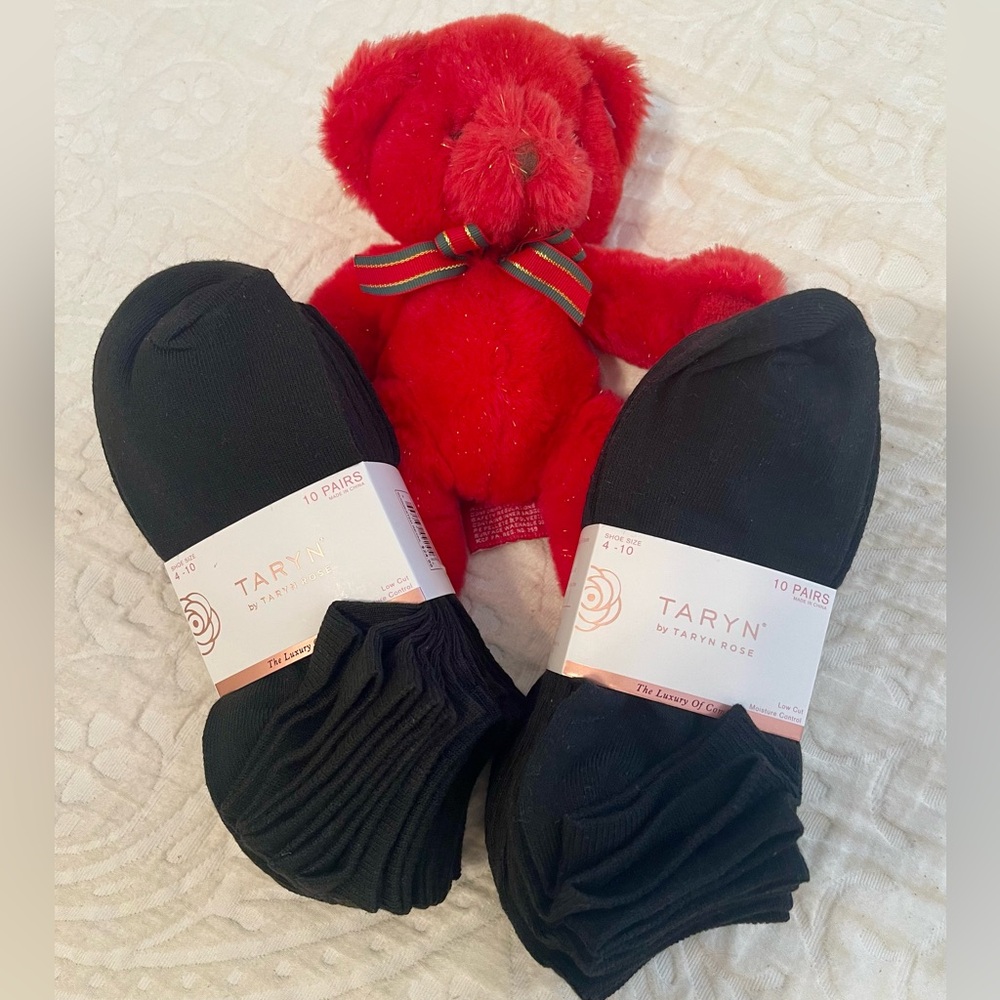 20 PAIRS OF SOCKS Taryn Rose Black No Show Size 4-10  Brand New in Package